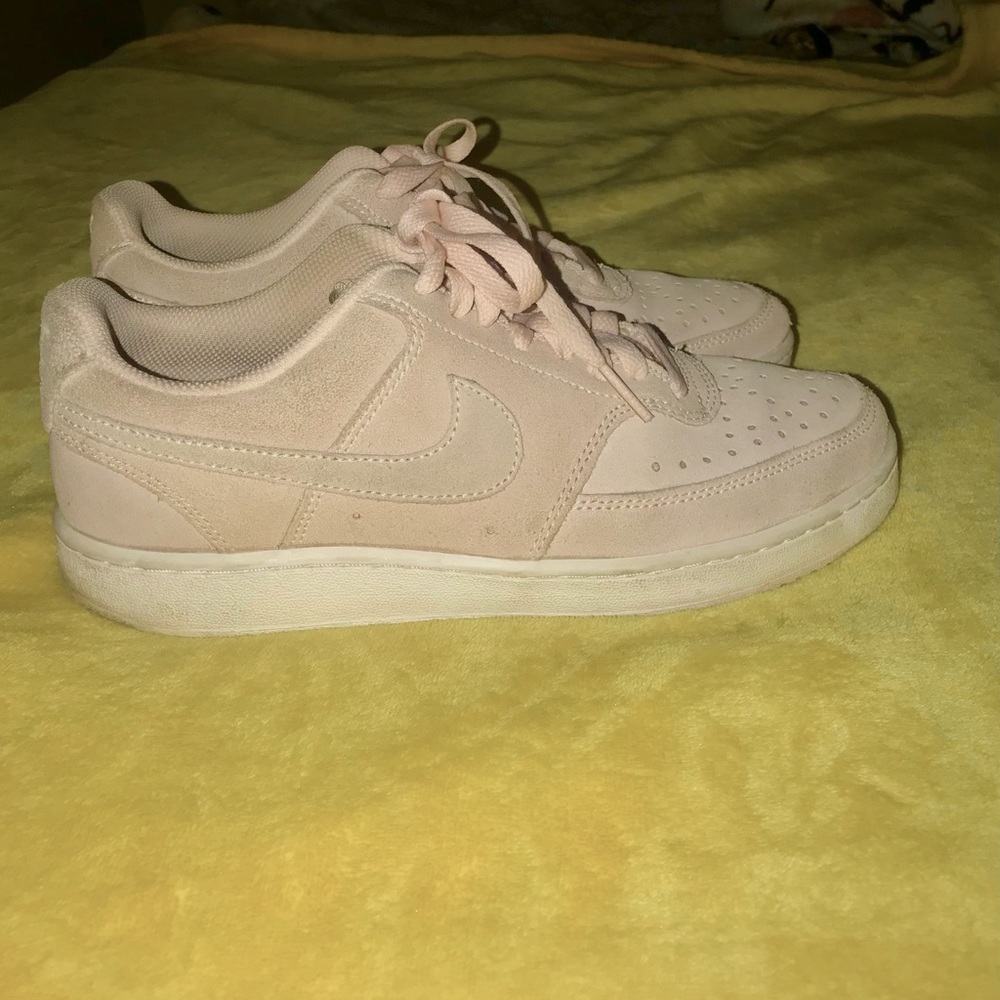 Women’s Nike light pink suede shoes!